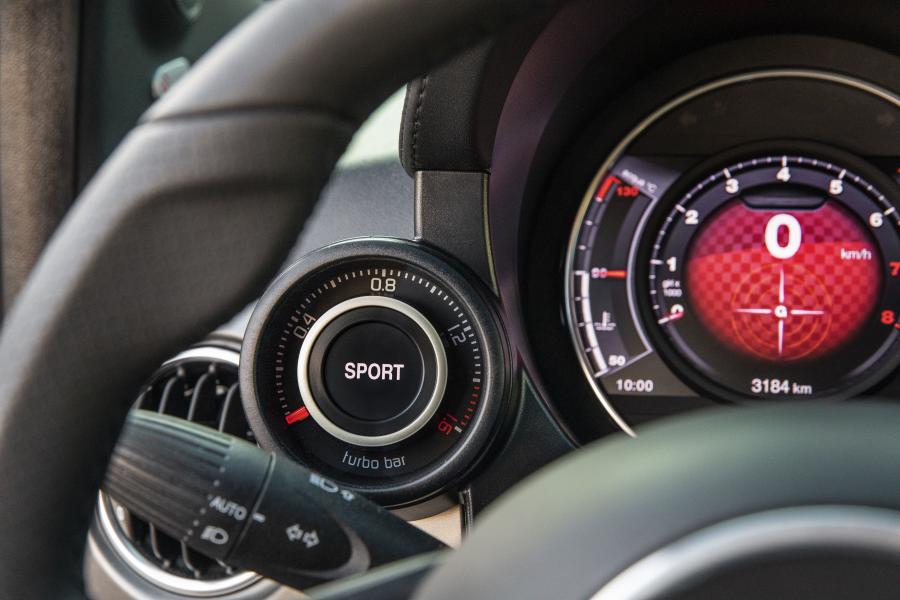 Панель приборов Abarth 595 Turismo 70esimo Anniversario (312) 2019 года  (фото 10 из 16)